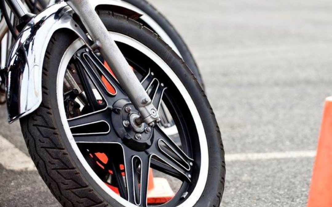 Choisir la meilleure moto école au Luxembourg : conseils et critères essentiels